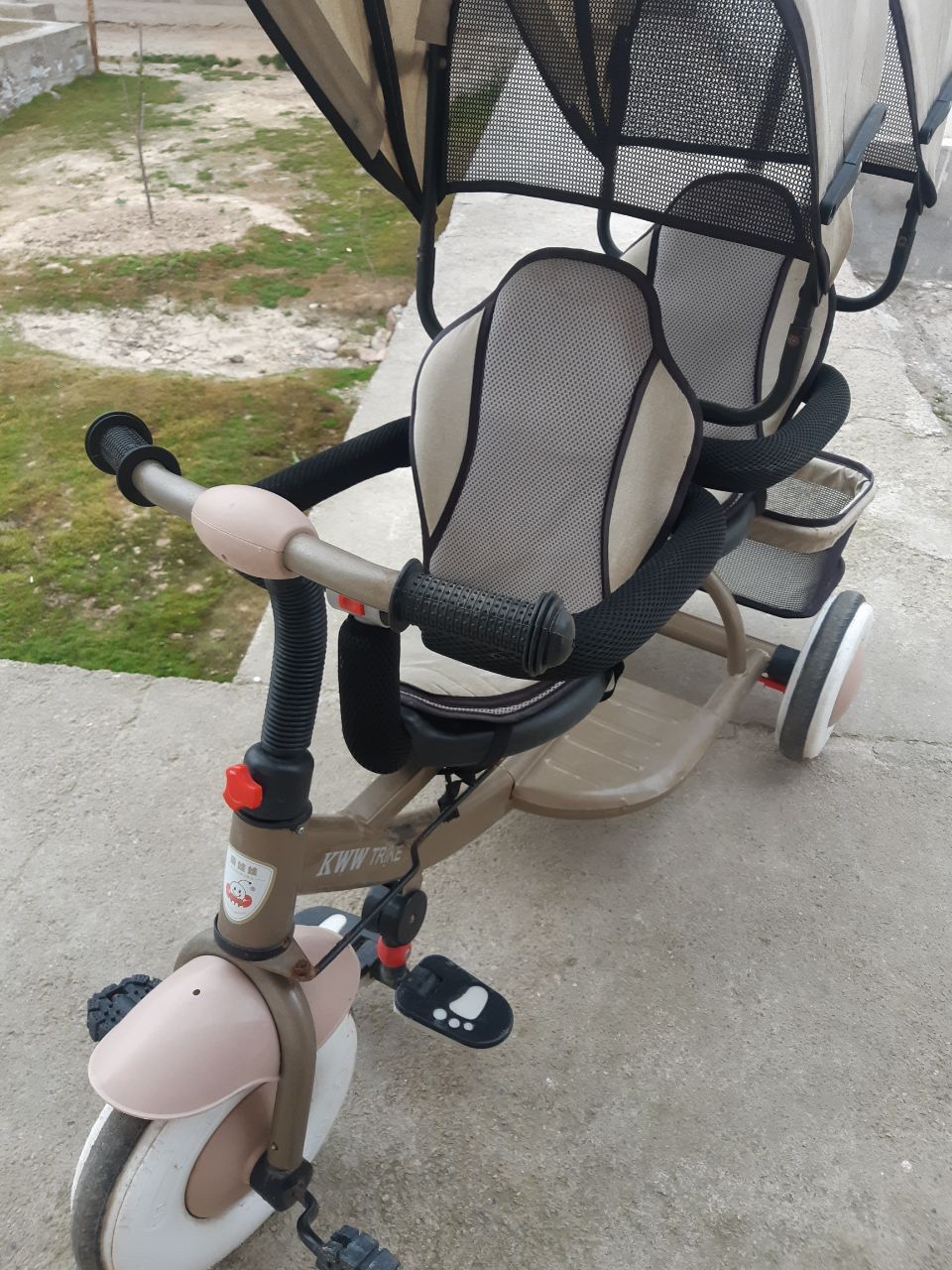 Egizaklar uchun kolyaska va velosiped