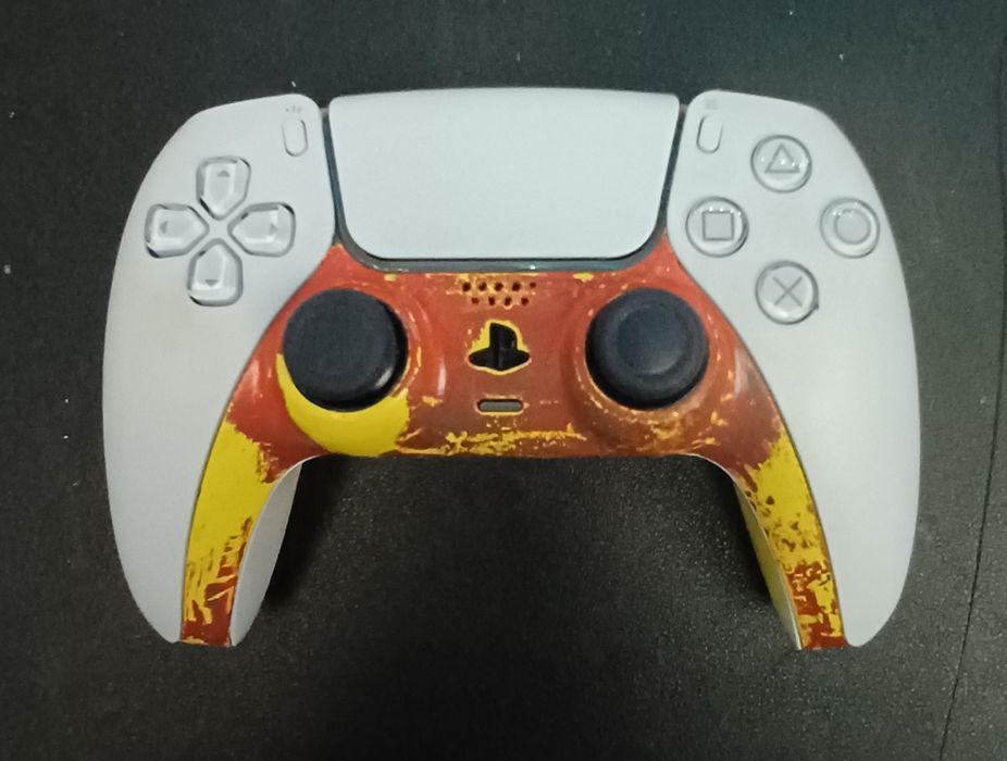 Оригиналният джойстик за PS5 e Sony DualSense Wireless Controller