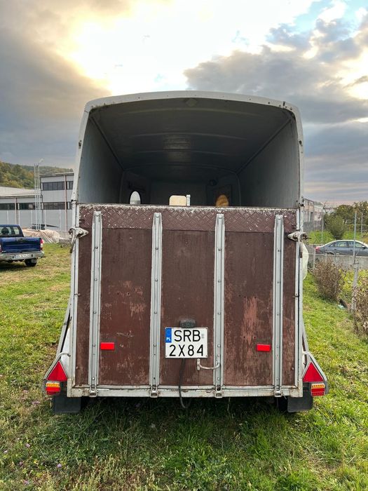 Remorca de cai/remorca transport animale vand