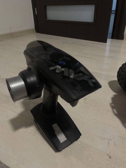 Masina rc/cu telecomanda Quantum Maverick custom built