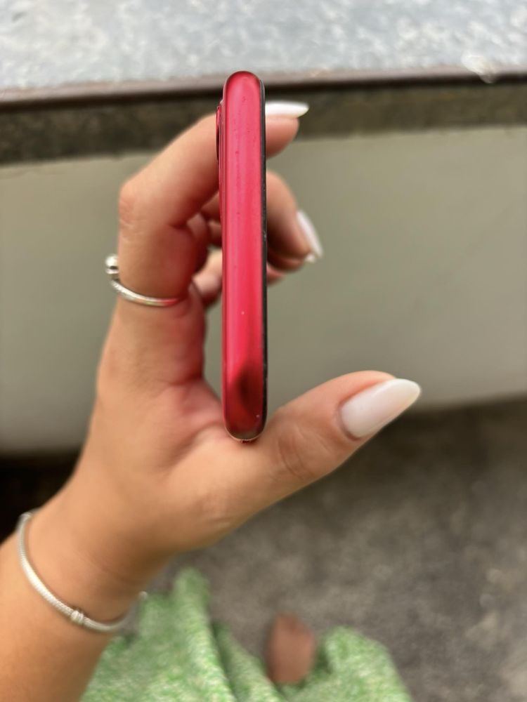 Iphone 11 81% живот на батерията! КАТО НОВ!