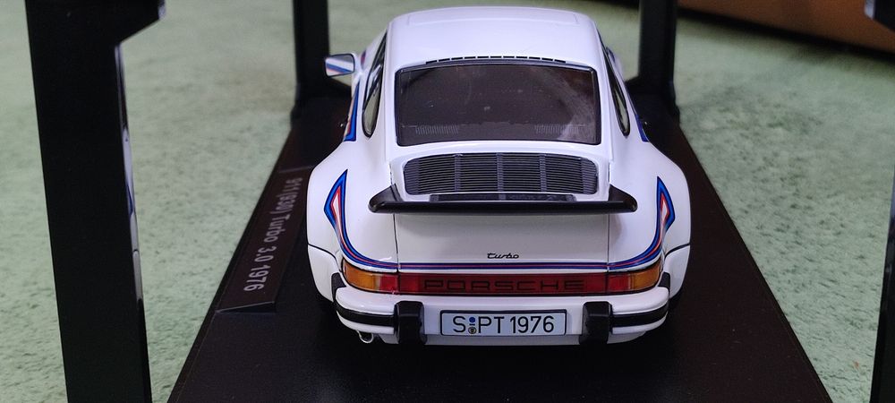 Модел 1:18 Porsche 911 (930)turbo