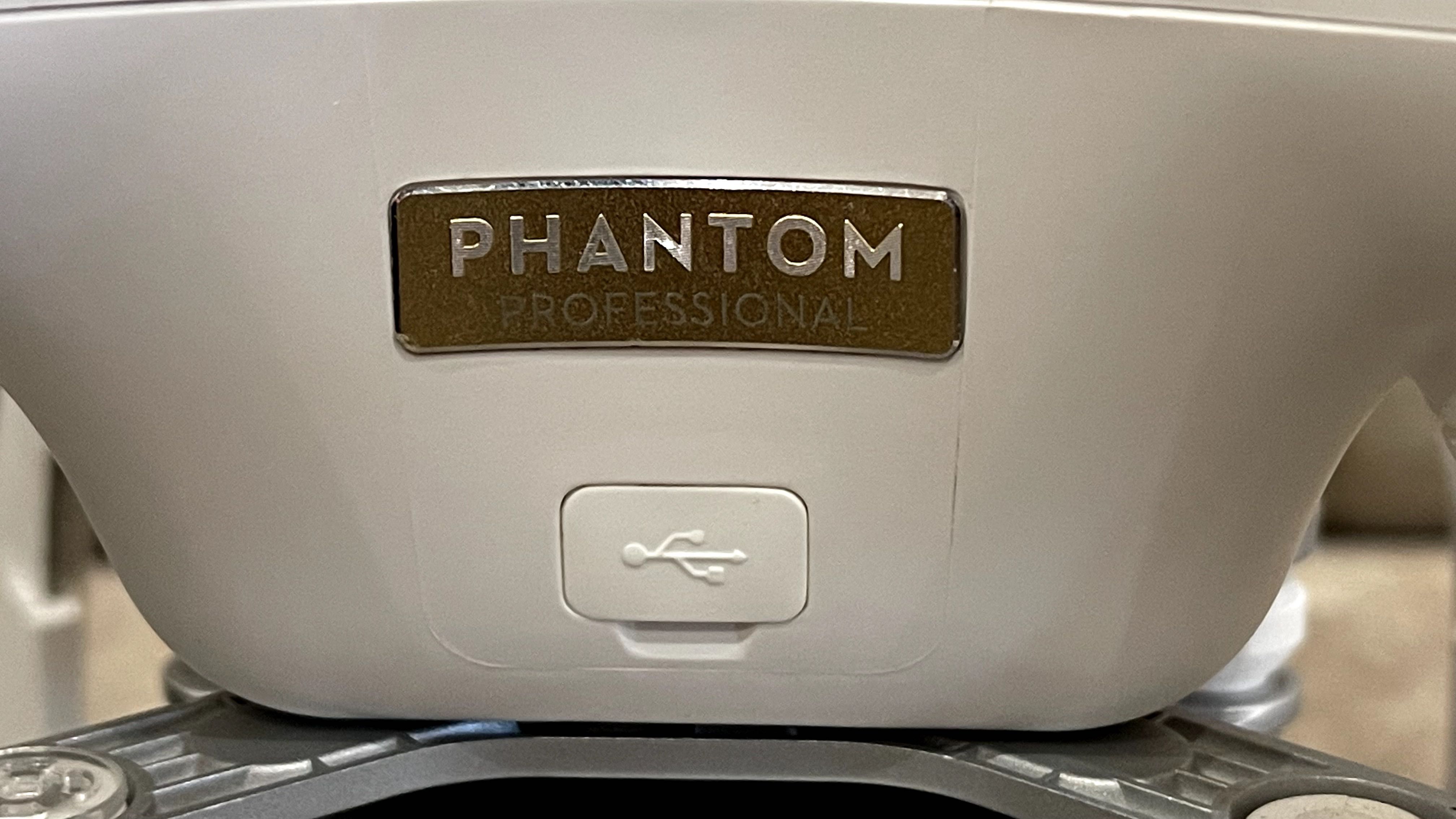 DJI Phantom 3 Professional + 4 батерии + раница КАТО НОВ
