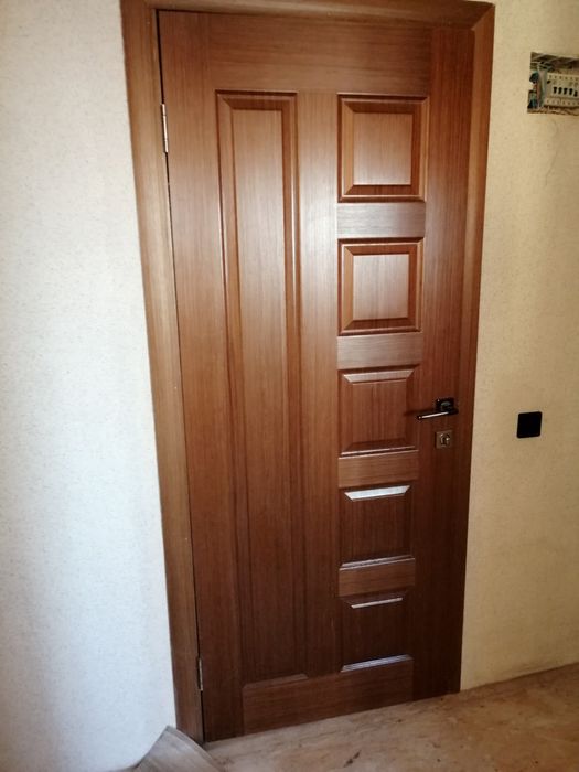 Продам 2 двери. 1межкомнатная 1 входная