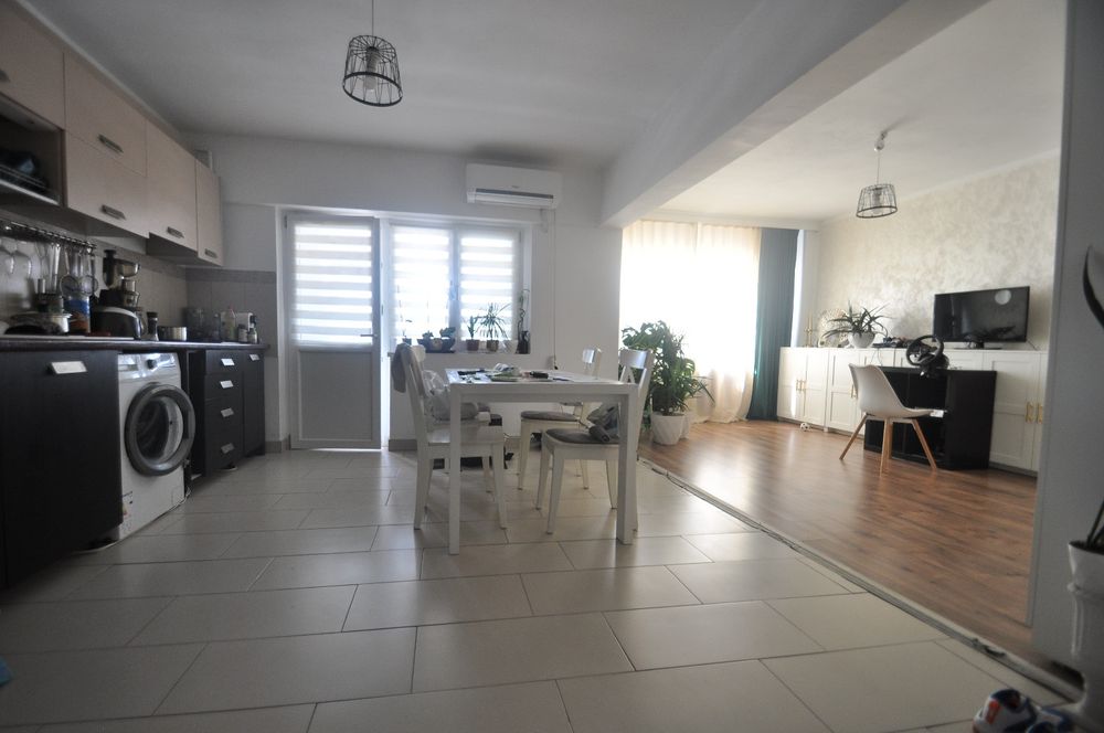 Vand apartament cu 3 camere in centrul orasului Ramnicu Valcea, etaj 4