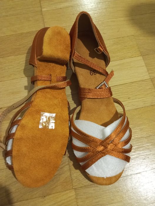 Обувки за латино танци