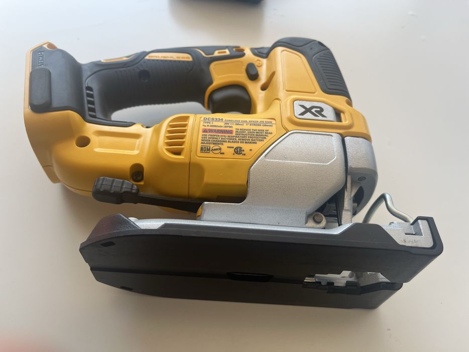 Fierastrau Pendular DeWalt DCS334B