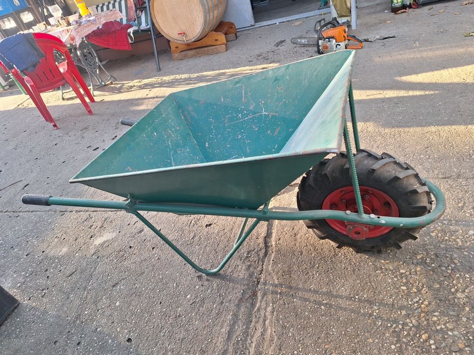 Vând roabă făcută din tablă groasă.