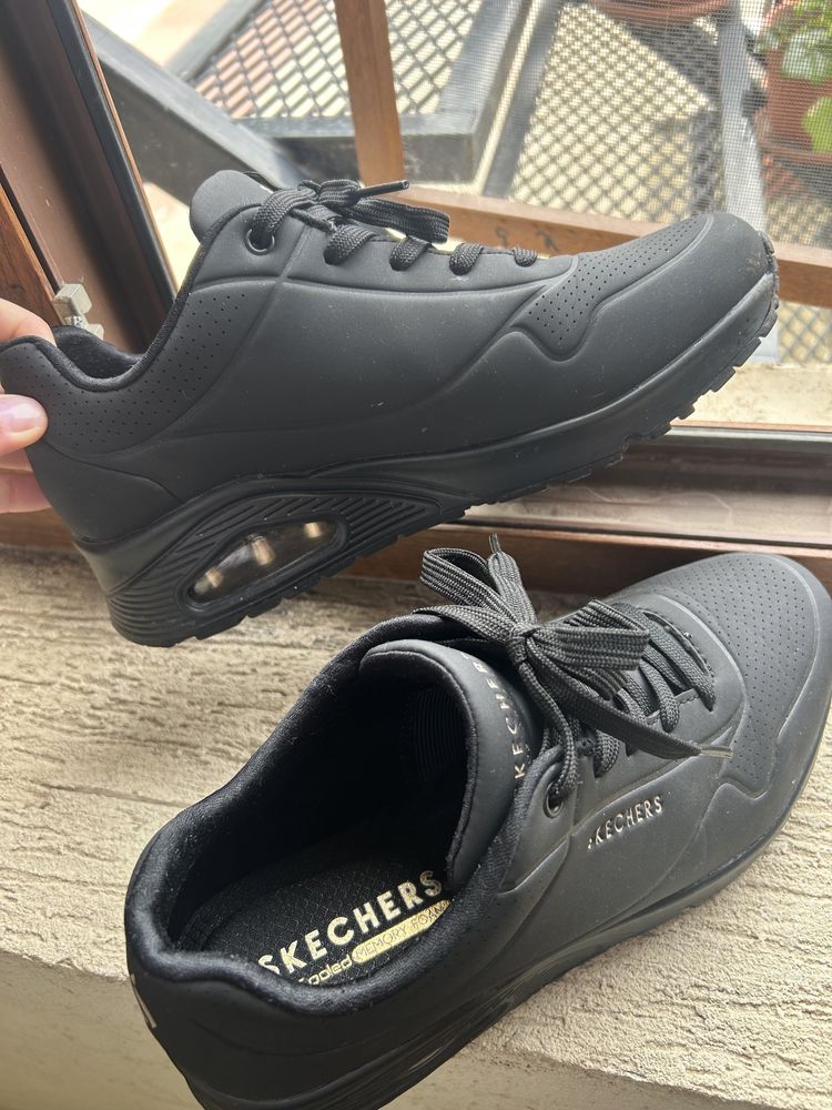 SKECHERS Обувки UNO черни