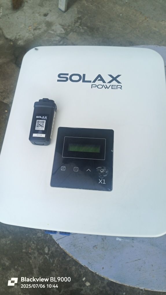 Продавам инвертор Solax