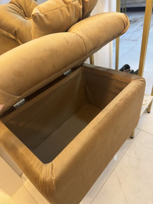 Bancuta tapitata cu lada de depozitare