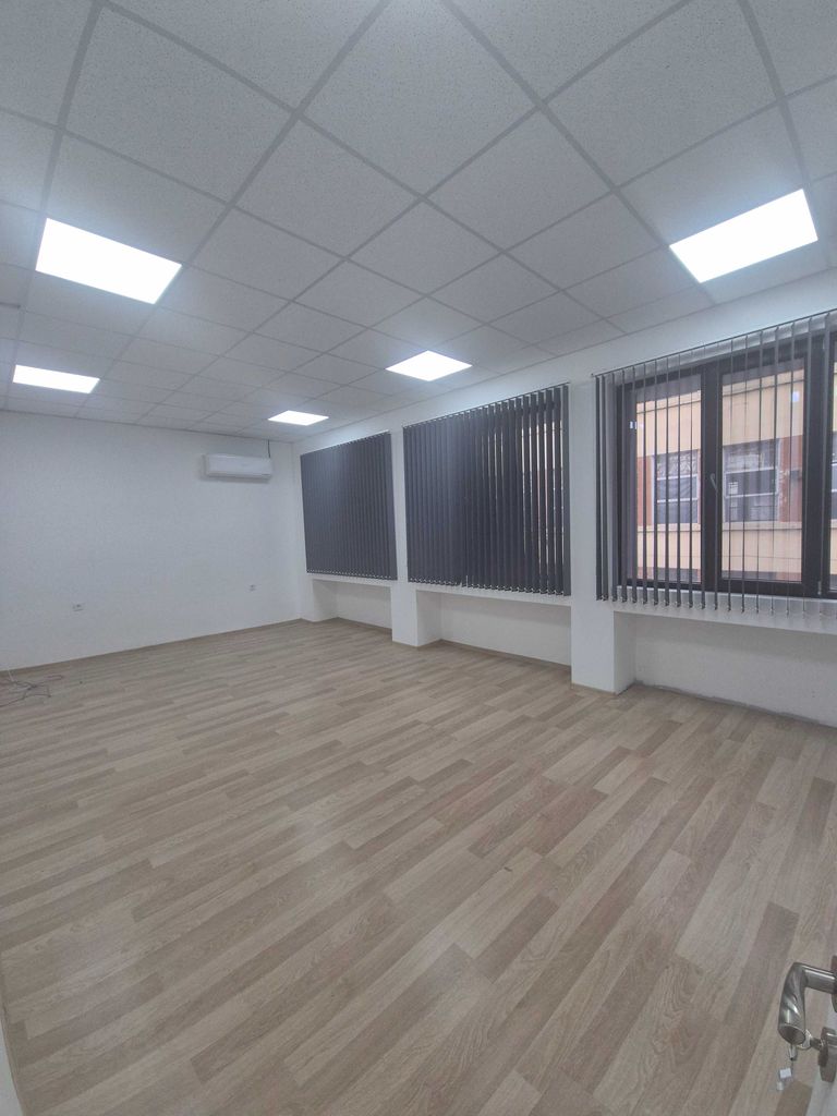 Дава се под наем Офис в Пловдив, Кършияка - 30 кв.м за 194.31 € - Снимка #2