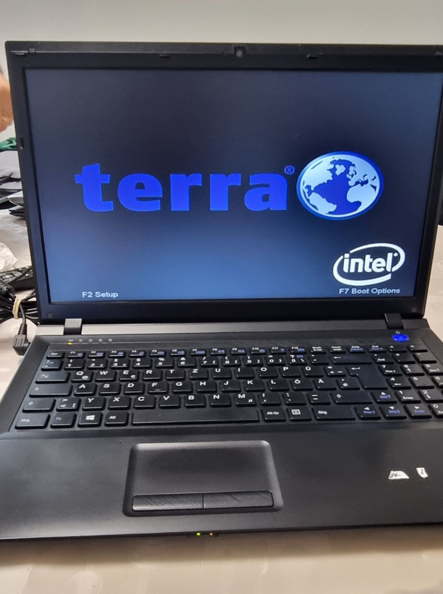 Лаптоп Terra Mobile 1512 15,6