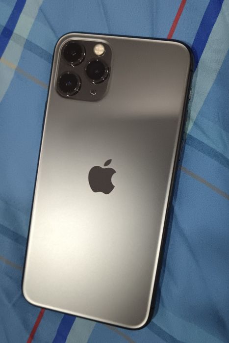IPhone 11 pro запазен + протектори