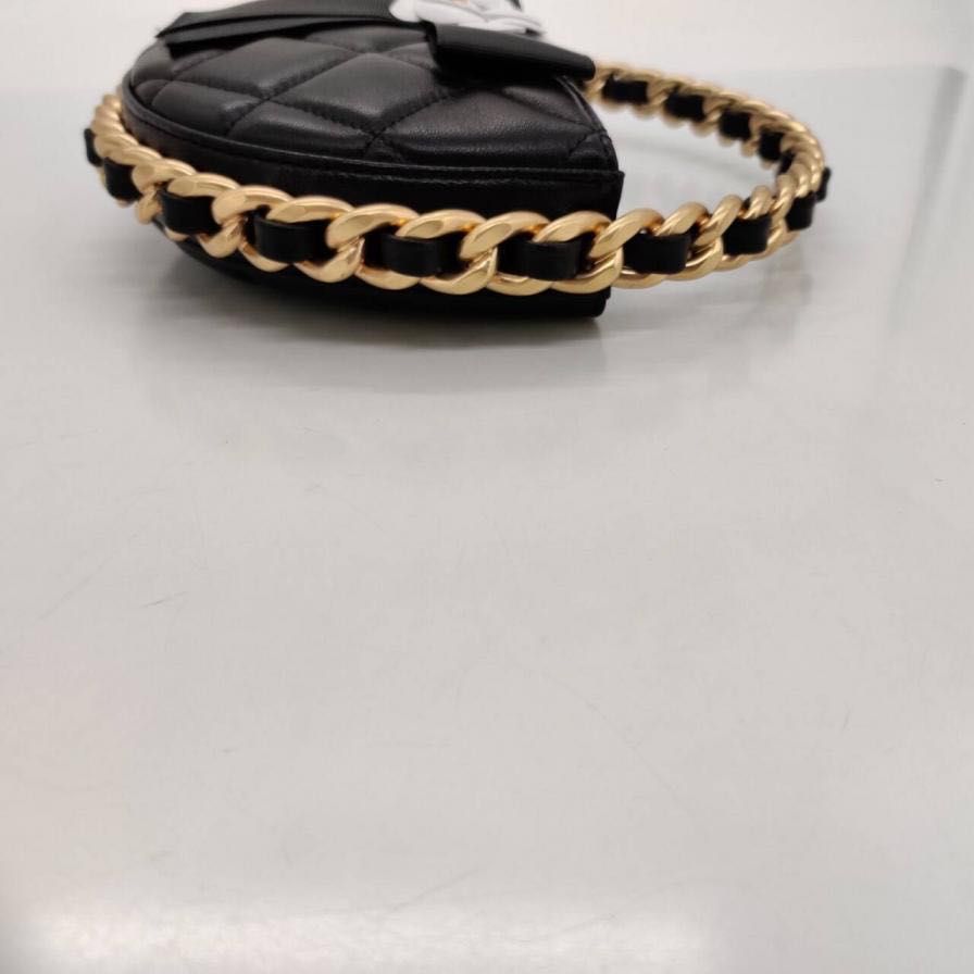 естествена кожа чанта Шанел с черна с цвете Chanel с метална дръжка