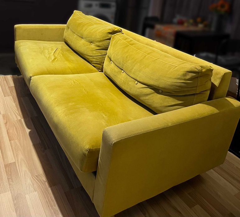 Много удобен диван цвят горчица!