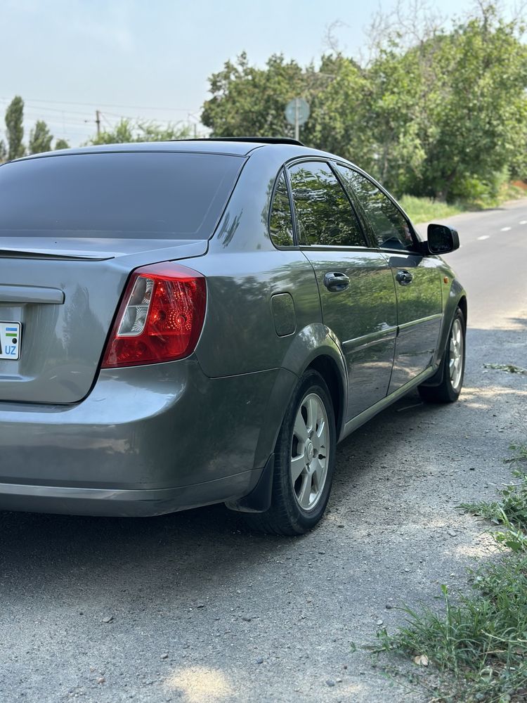 Chevrolet Gentra 3 poz full
