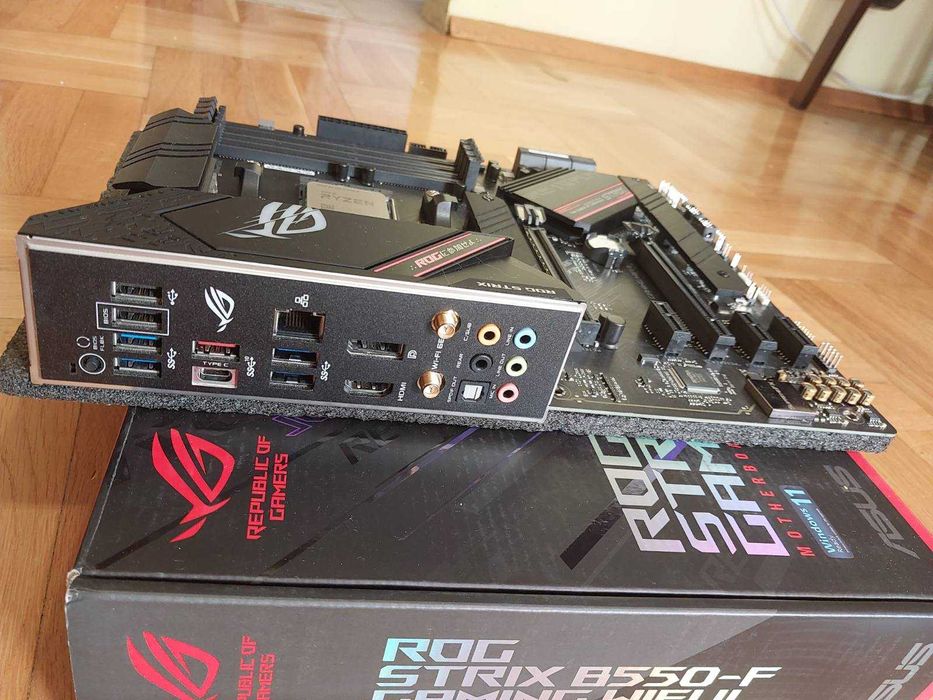 AMD Ryzen 7 5800X + Asus Rog Strix B550-F Gaming Wi-Fi