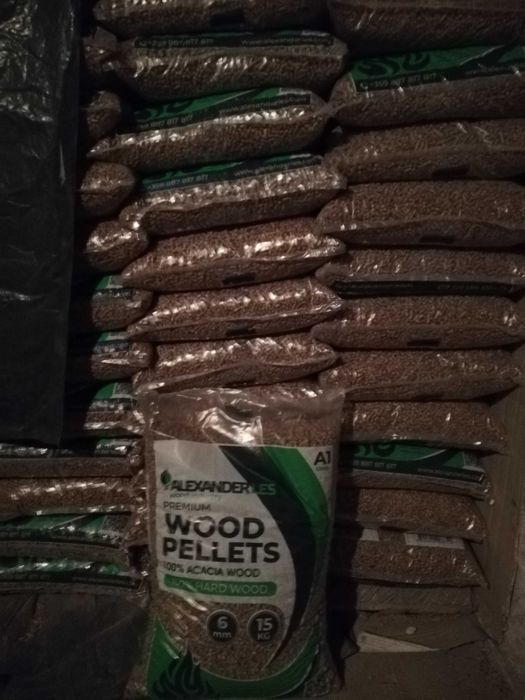 Пелети "Аlexander les Premium" и камина "Burnit Comfort 23" (на части)