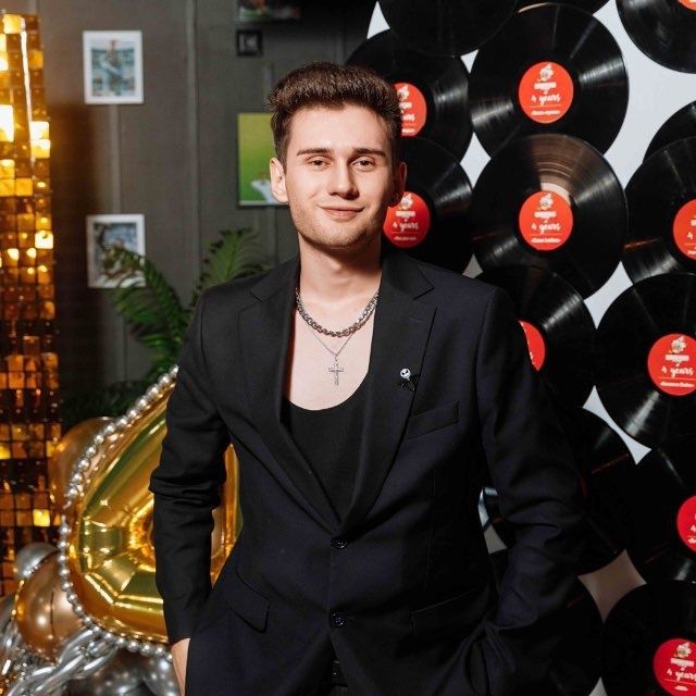 Диджей с Ведущим DJ, MC (Русский, Английский)