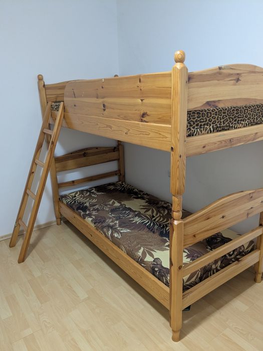 Двуетажно легло с матраци