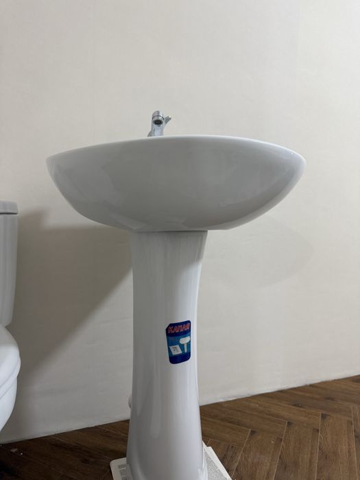 Продам ванную с ножками и сифоном, унитаз, раковина со сместителем