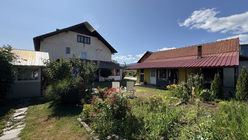 Casa spatioasa si domeniu generos de vanzare in sat Rau-Barbat, Pui HD