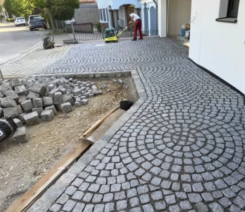 Vând piatră cubică de pavaj istoric și montez