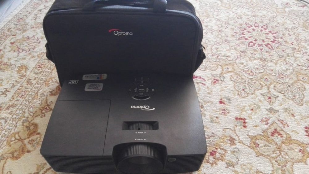 Продам проектор Optoma