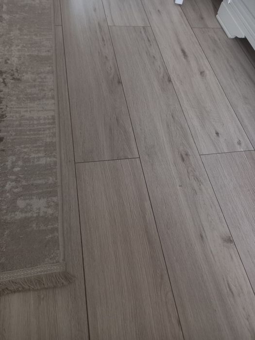 Паркет б/ состояние отличное(35-38кв.м)должно хватит для ремонта 1-ком