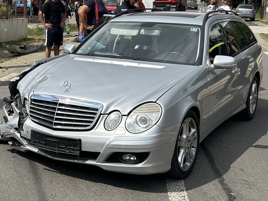 Mercedes E200 avariat