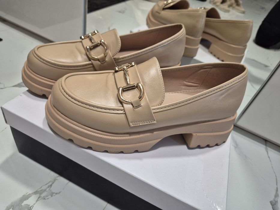 Дамски лоуфъри бежови