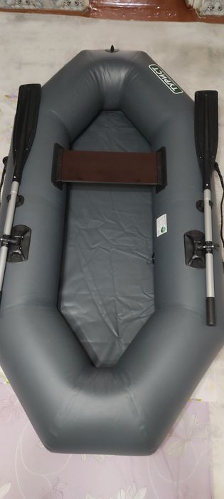 Продаю лодку Турист 220