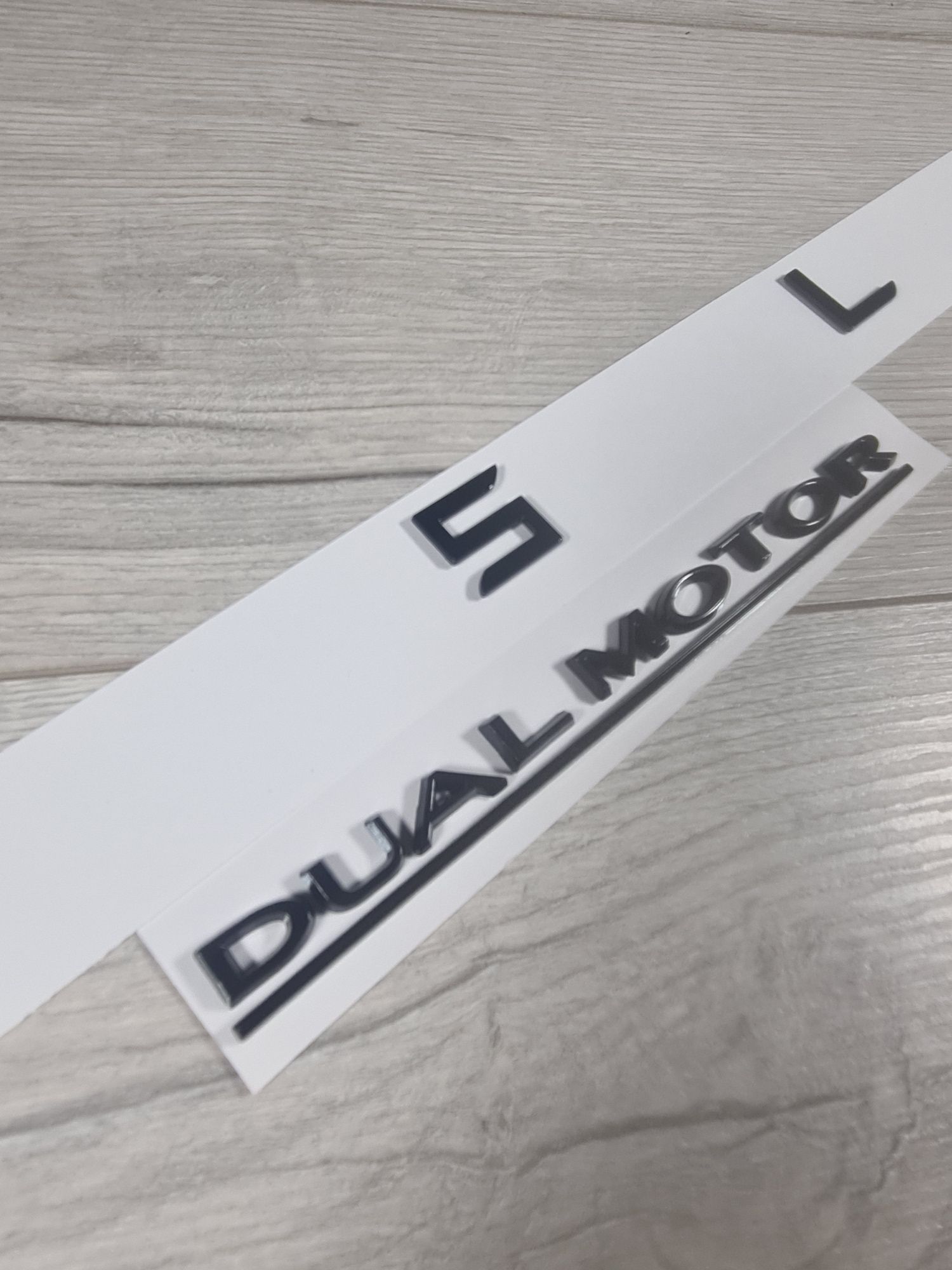 Emblema-Sigla-Logo-Scris-Fata-Spate-Tesla-Dual-Motor-Neagra-Model-3-Y