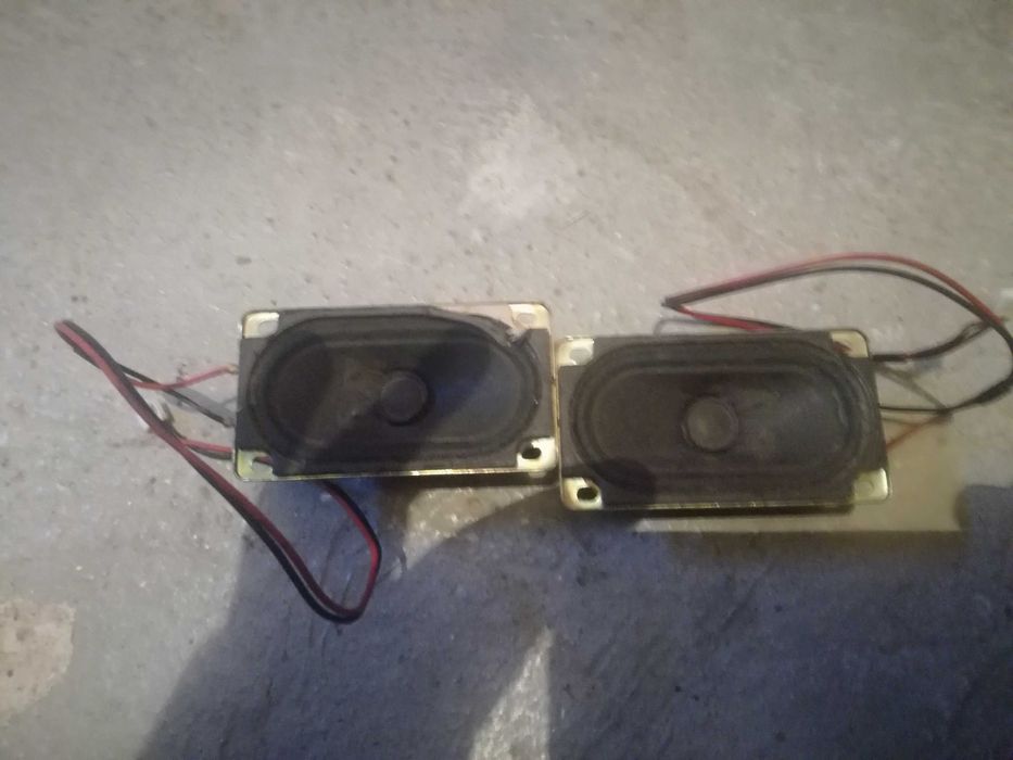 Продавам 2 броя високоговорители за тонколонки за лек автомобил