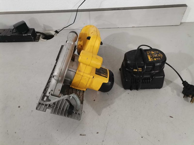 Ръчен циркуляр - Dewalt 18 V
