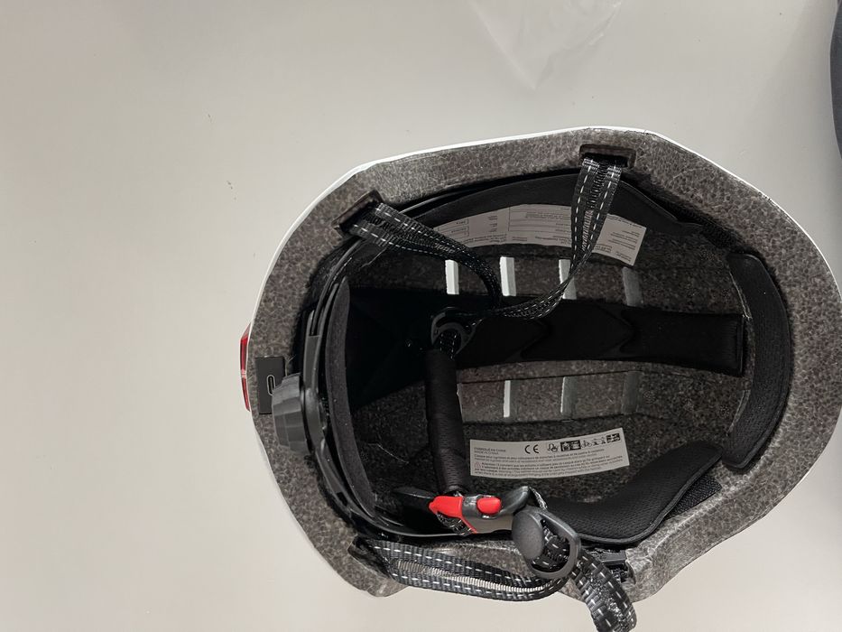 Cască de biciclete Beeper cu lumini integrate