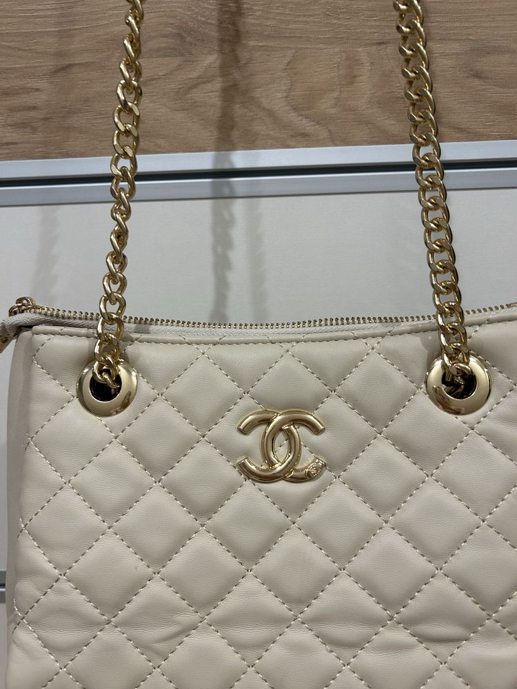 Дамска чанта Chanel, естествена кожа.