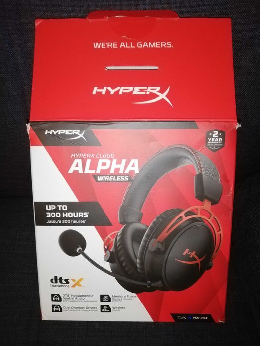 Casti gaming wireless HyperX Alpha Wireless noi la cutie