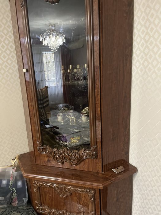 Сервант и камод в хорошем состоянии. Камод можно использовать под пос