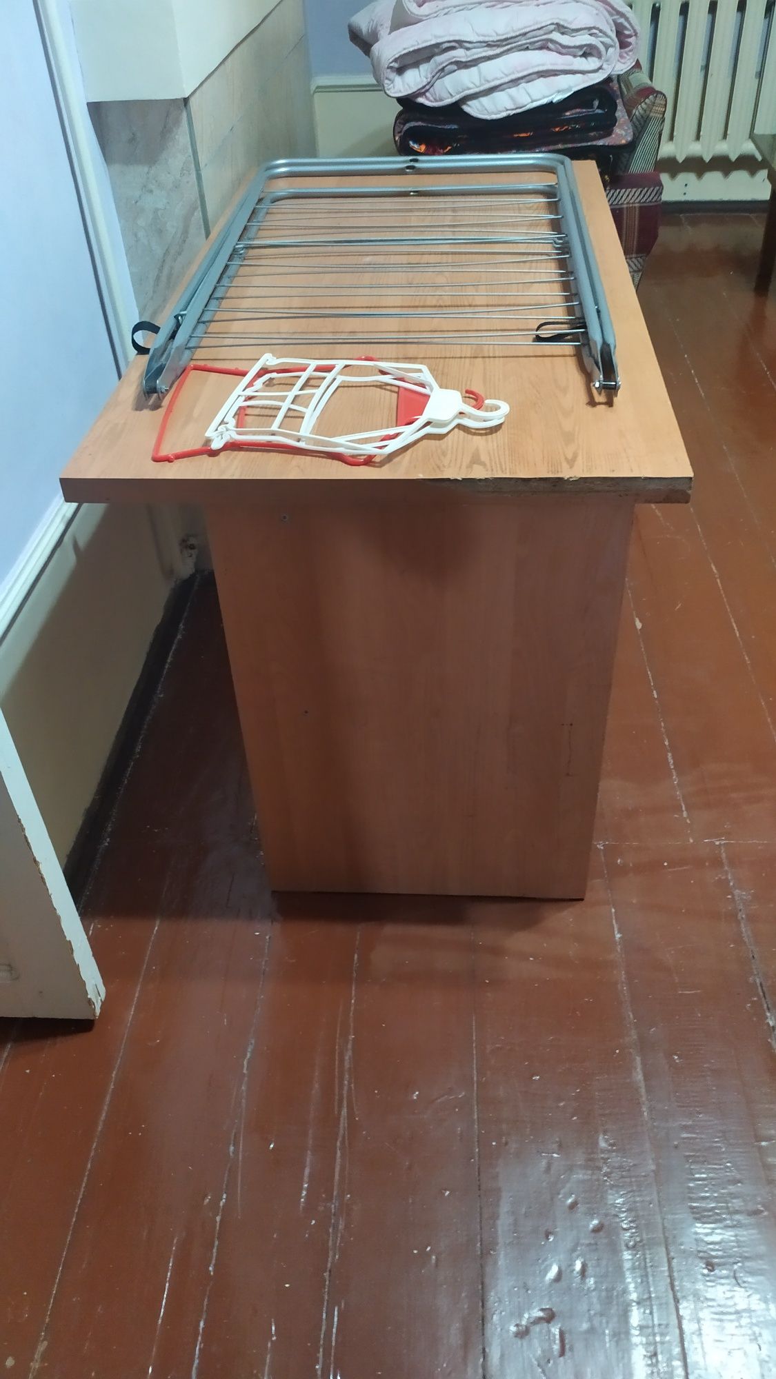Продам детскую кроватку и письменный стол