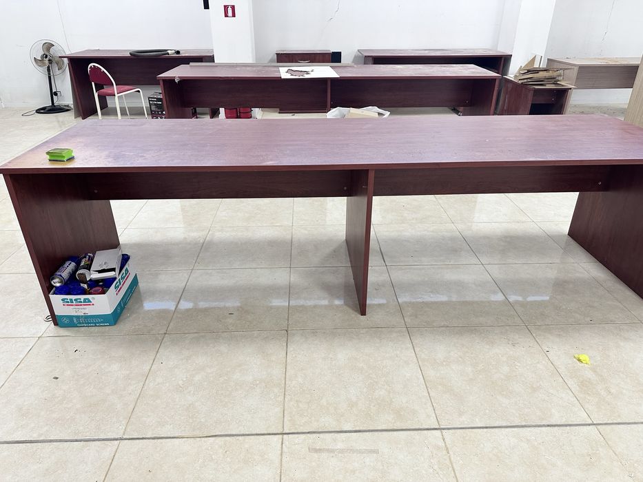 Работни плотове 2 бр височина 87 ширина 80 дължина 3.15