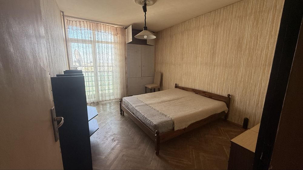 Тристаен апартамент 92 чисти кв.м.