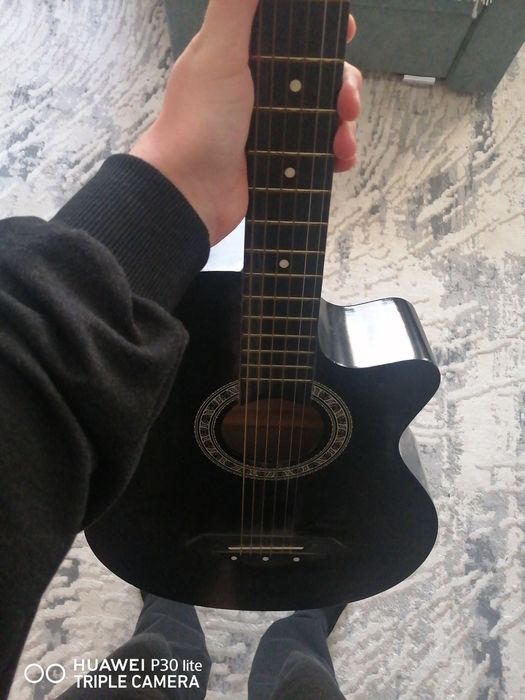 Продам гитару отличная