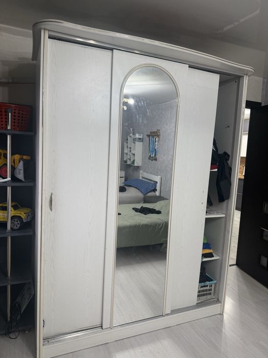 Продам шкаф  не дорого самовывоз.                .