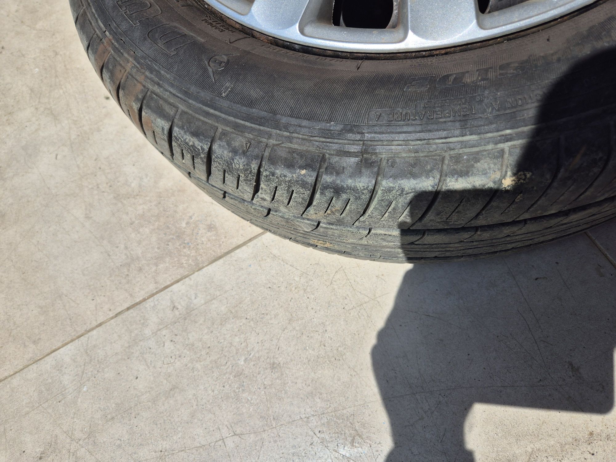 4 anvelope vara 175 65 R15 + Jante tabla + senzori presiune Toyota