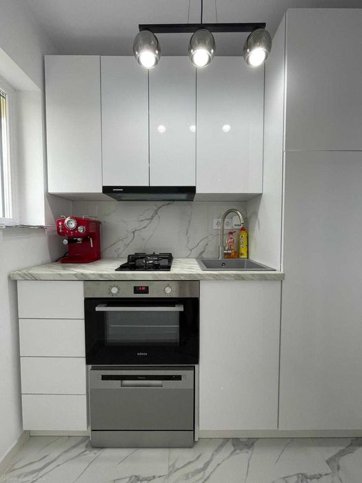 Garsonieră situată în zona Farmec/The Office.