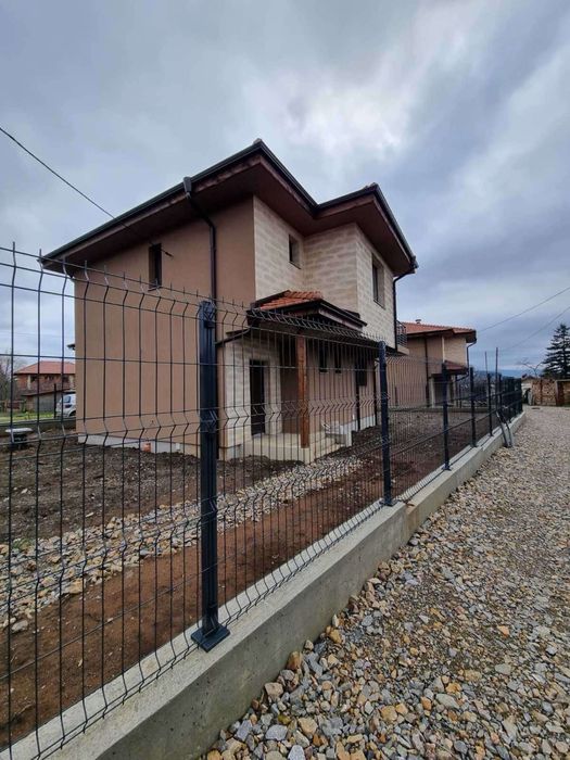 Еднофамилна къща