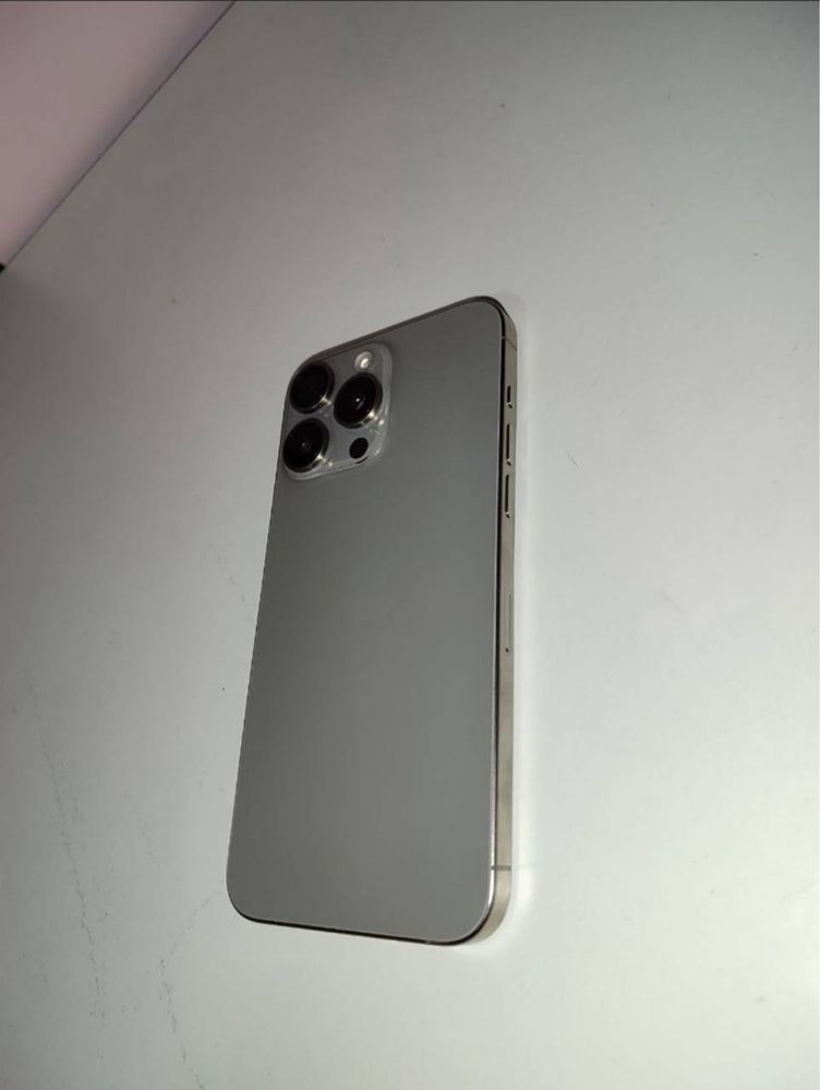 Iphone 15 pro max  sotiladi
