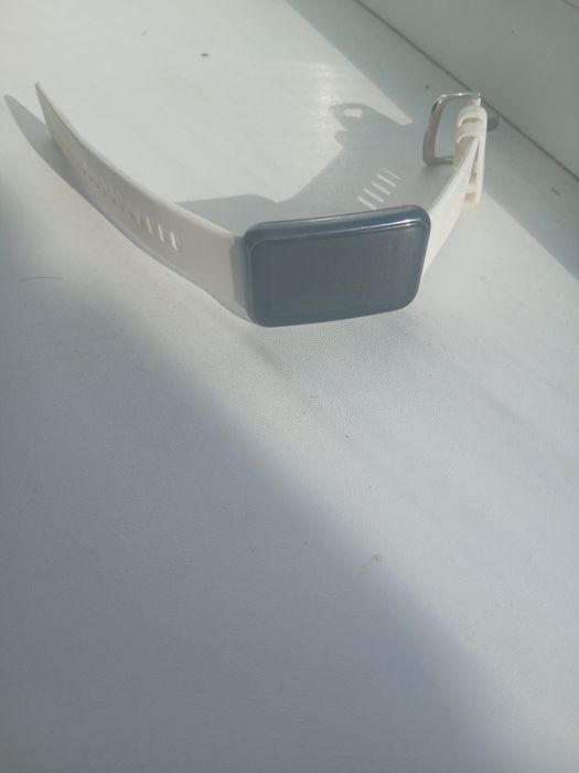 Продам часы Huawei Band